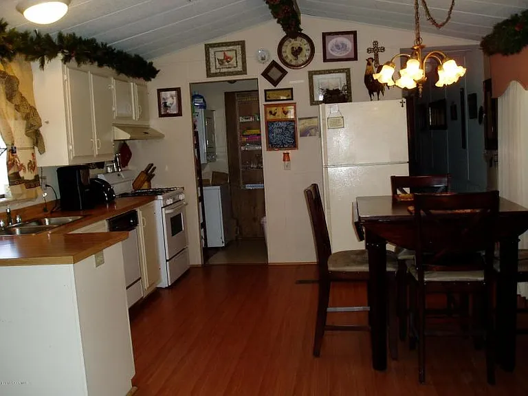 848 Dougherty St — Photo 10