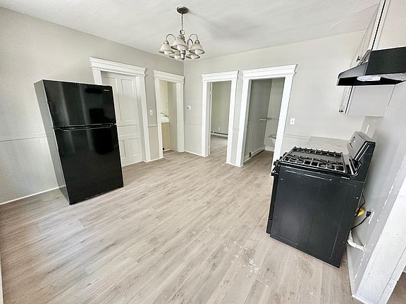 2nd image of 66 Lilac St #2