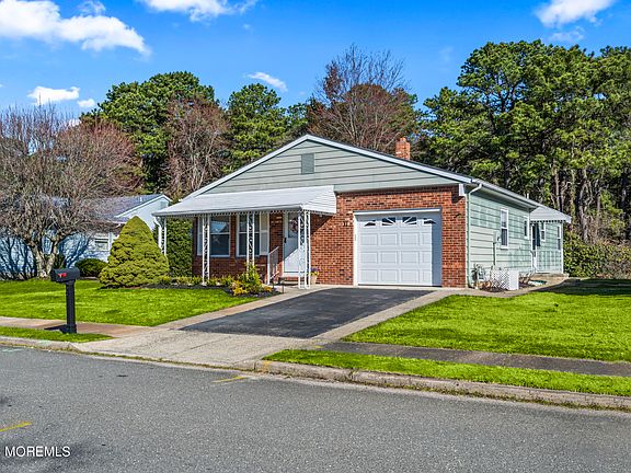2nd image of 31 Doral Drive