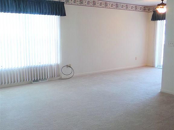 4th image of 1672 Edgebrooke Ct
