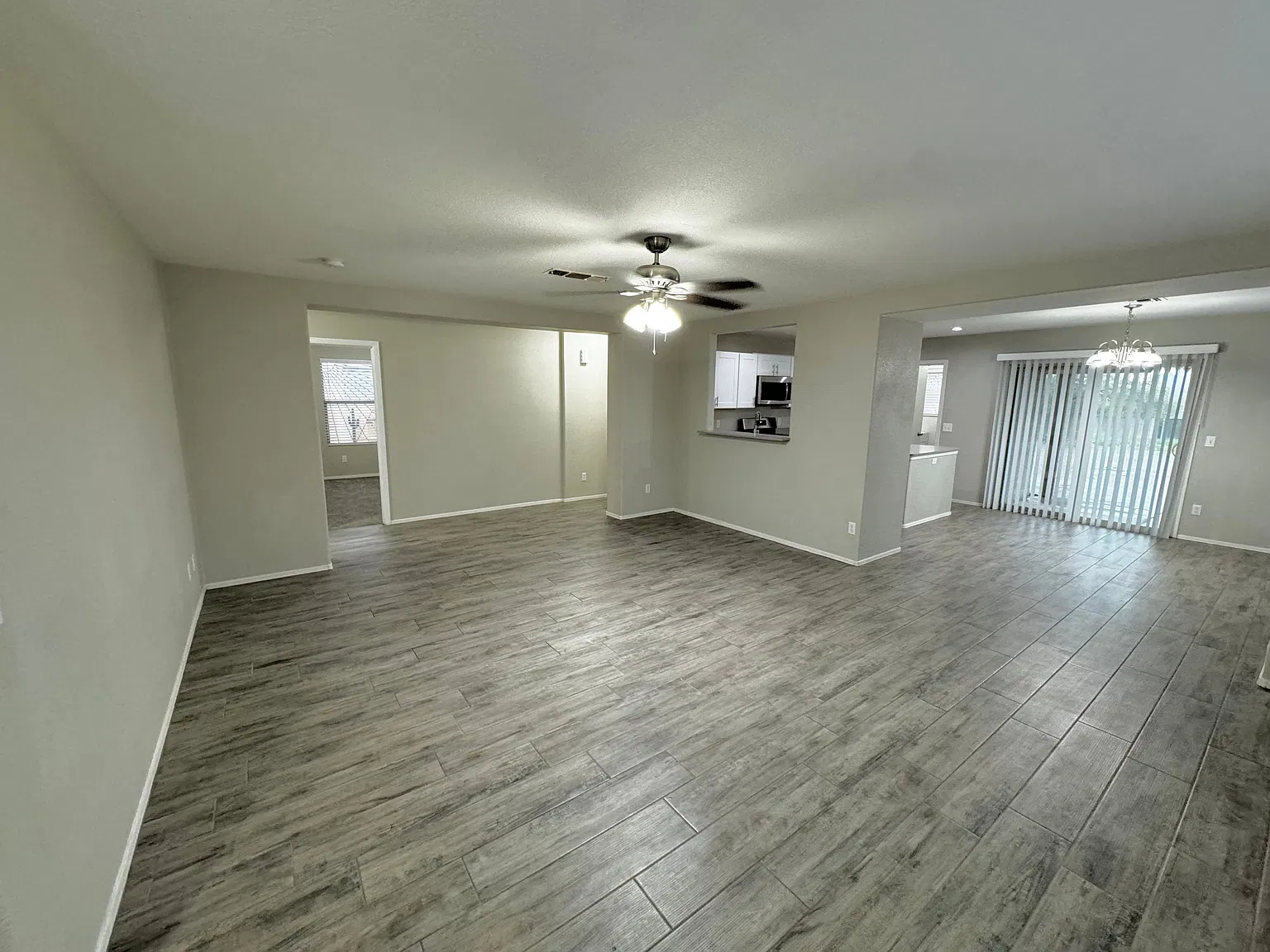 3 bed, 2.0 bath, 1413 sqft, $1,900 — Photo 2