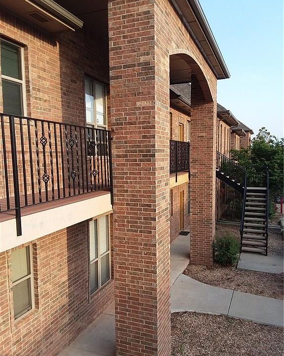 1st image of 1812 E Alameda St #122
