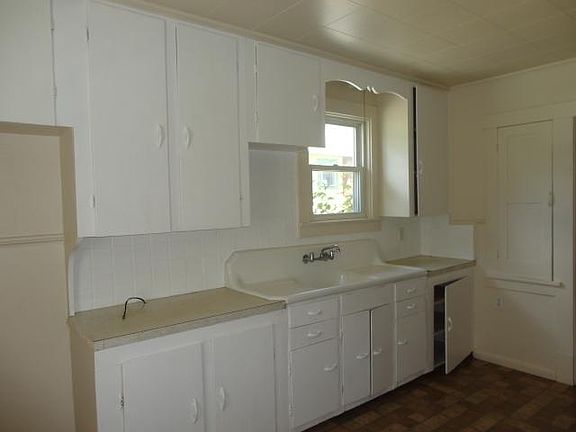 4th image of 937 E Dewey Ave