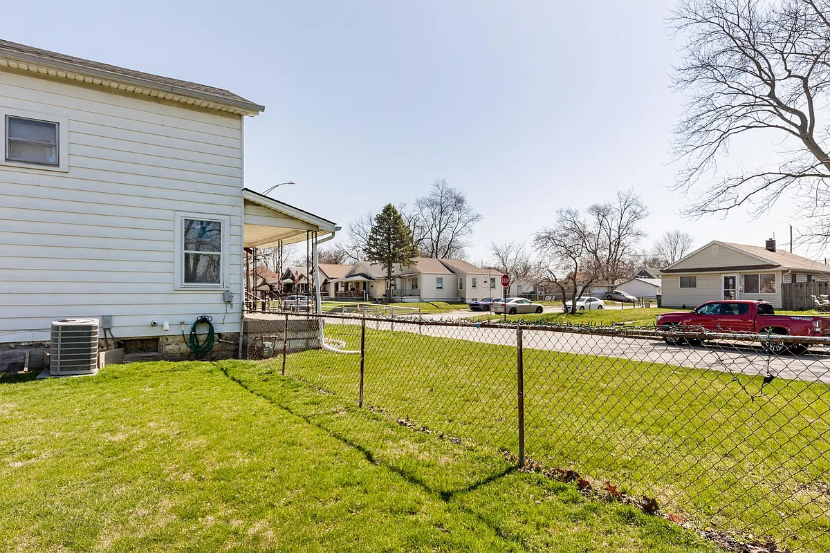 Building Photo - 1434 E Bradbury Ave