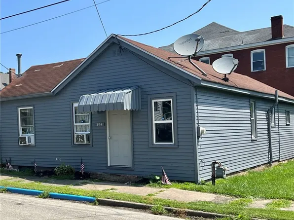 204 Youghiogheny St, Penn, PA 15675