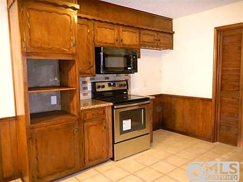 3rd image of 1808 Elmhurst Dr