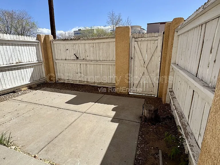 700 Fruit Ave NW — Photo 25