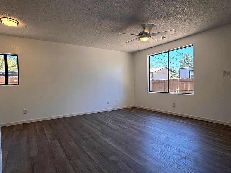 2924 N Rose St #B — Photo 2