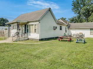 723 S Hackman St, Staunton, IL 62088