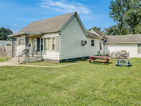 723 S Hackman St, Staunton, IL 62088
