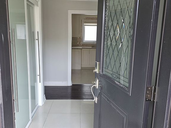 4th image of 2543 Rugby Rd