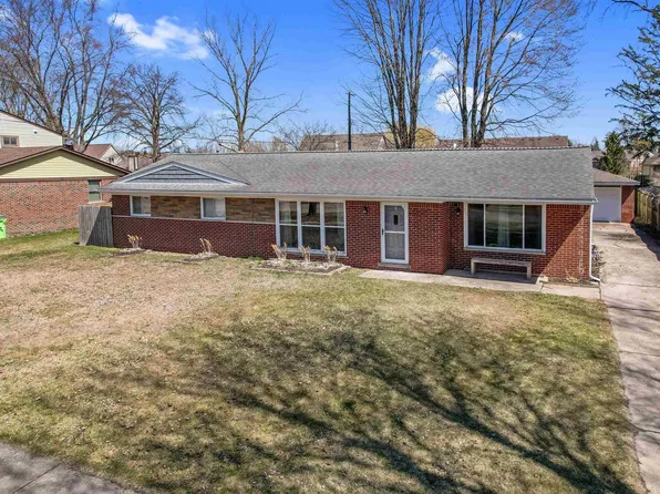 50492 Helmandale St, Chesterfield, MI 48047