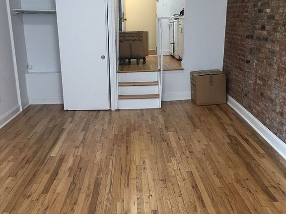 3rd image of 225 W 14th St APT 3C