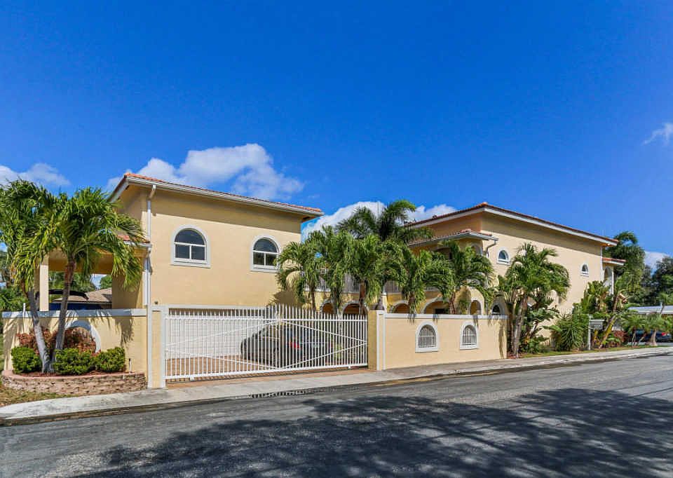 1st image of 801 N Palmway