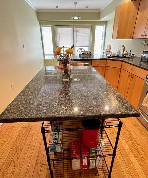 2433 Foster Ave — Photo 6