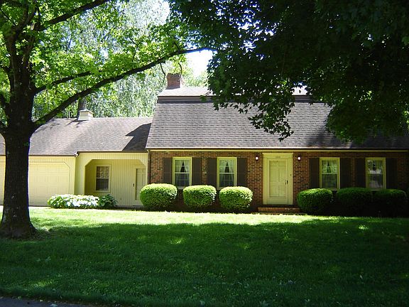 2nd image of 1564 Wellesley Dr