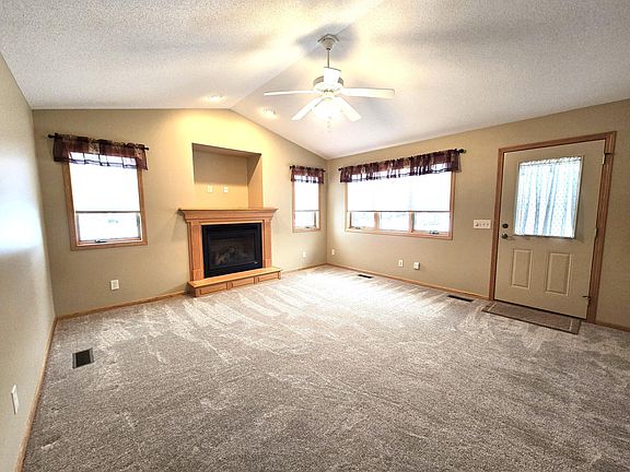 5th image of 1907 Upper Trentwood Cir NE