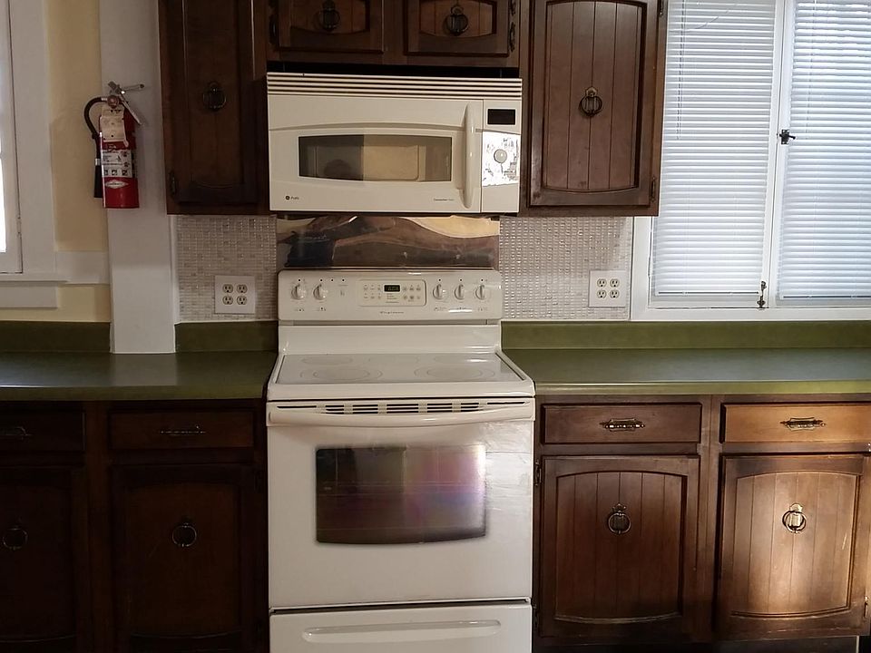 Kitchen: stove and microwave/convection combo
