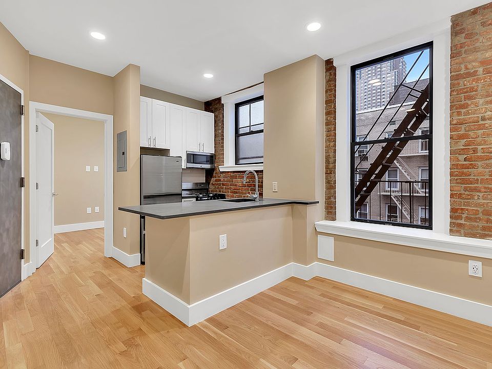 1st image of 400 W 56th St APT 3A