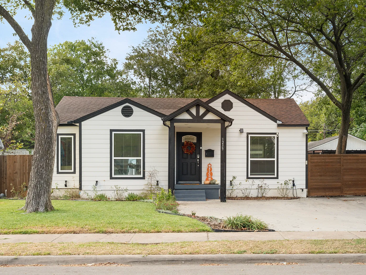 3 bed, 1361 sqft, $2,850 — Photo 1