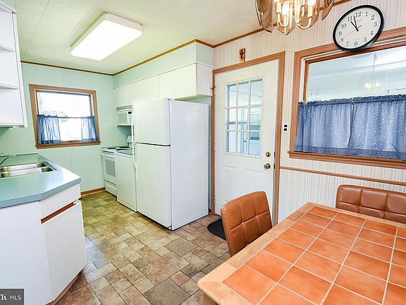 5th image of 239 Tewksbury Rd