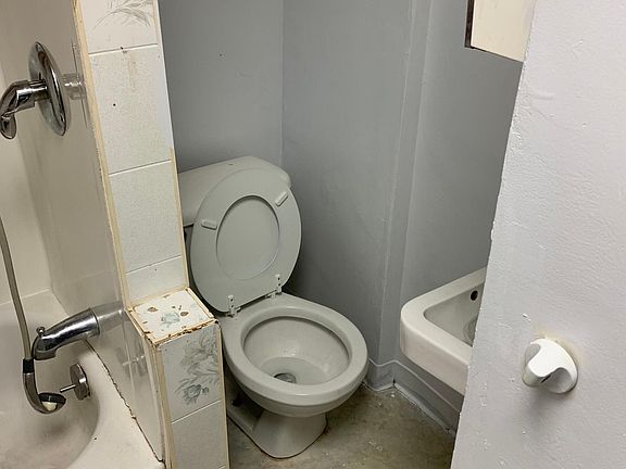 2nd image of 416 26th St Floor 1