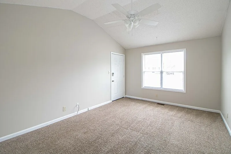 3 bed, 2.0 bath, 1050 sqft, $1,380 — Photo 4