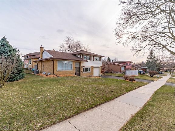 4th image of 135 Burbank Rd