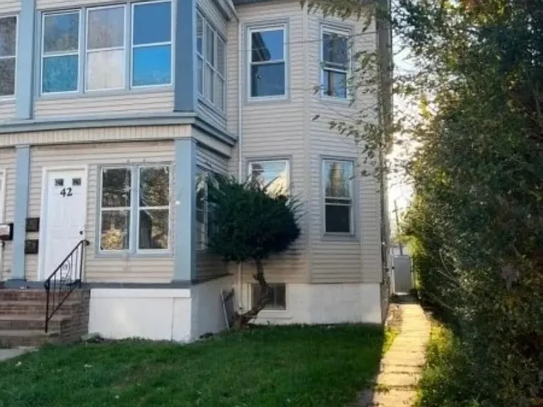42 Dehart Pl — Photo 2