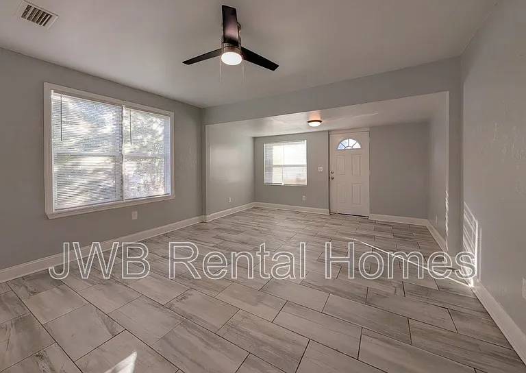 6135 Lynnwood Ave #A — Photo 5