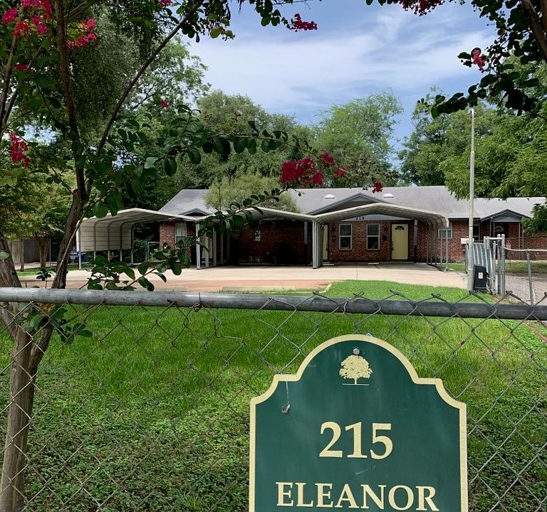 1st image of 215 Eleanor Ave
