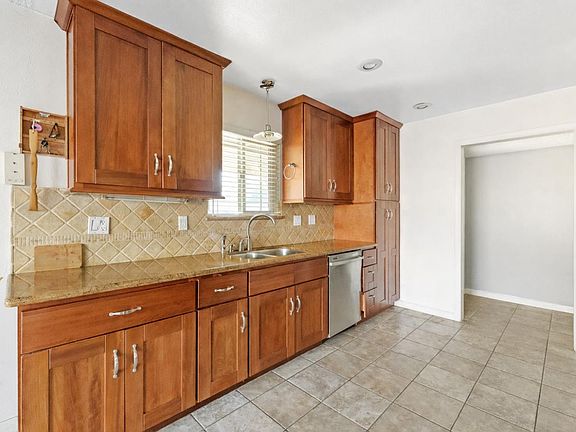 3rd image of 2527 S Linda Vista St