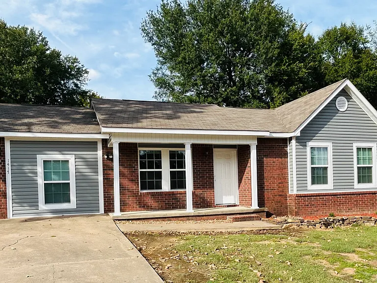 1417 Grand Pine Dr — Photo 1