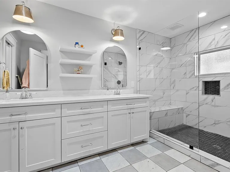 4503 McKinney St — Photo 18