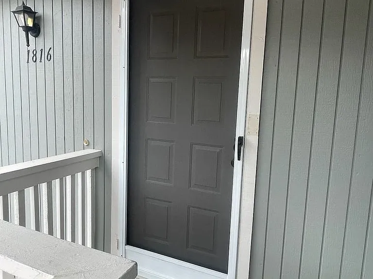 1816 Shirley Dr — Photo 1