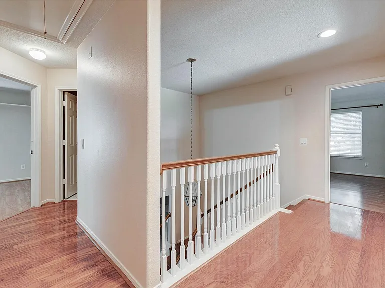 20702 Teasel Ct — Photo 3