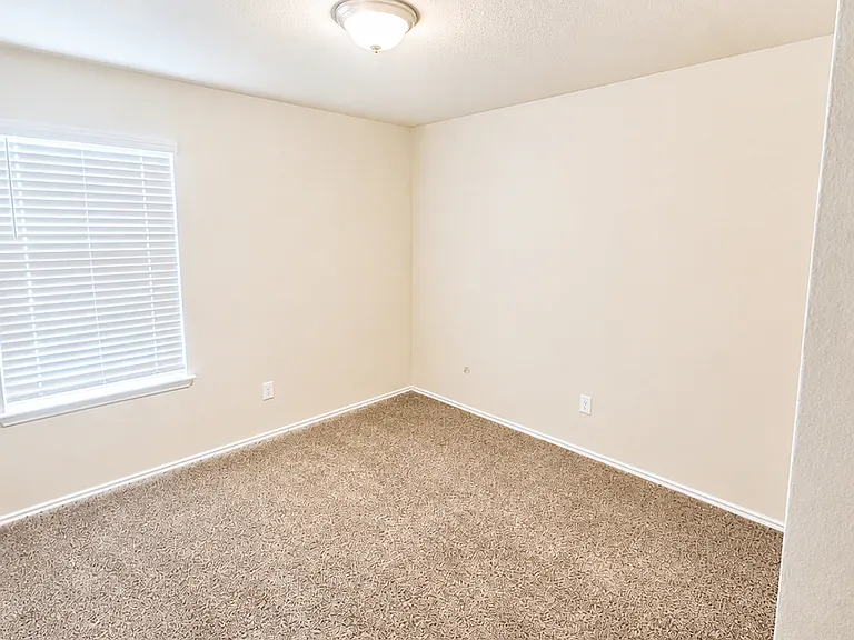2032 Mallard Ct — Photo 12