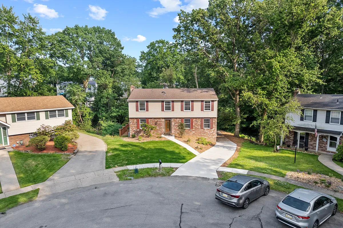 Aerial view of street view - 320 Penn Lear Ct