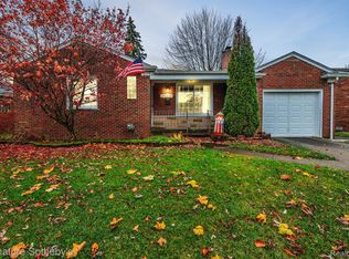 22010 Benjamin St, Saint Clair Shores, MI 48081