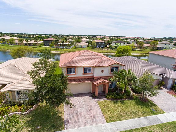4th image of 2024 SW Marblehead Way