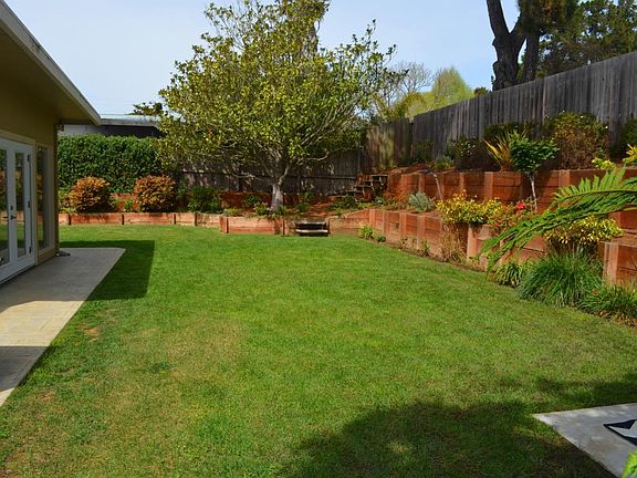 5th image of 951 Pinehurst Dr
