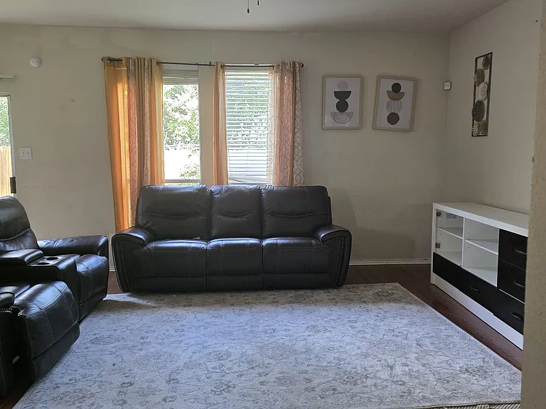 5804 Melanie Ct — Photo 2