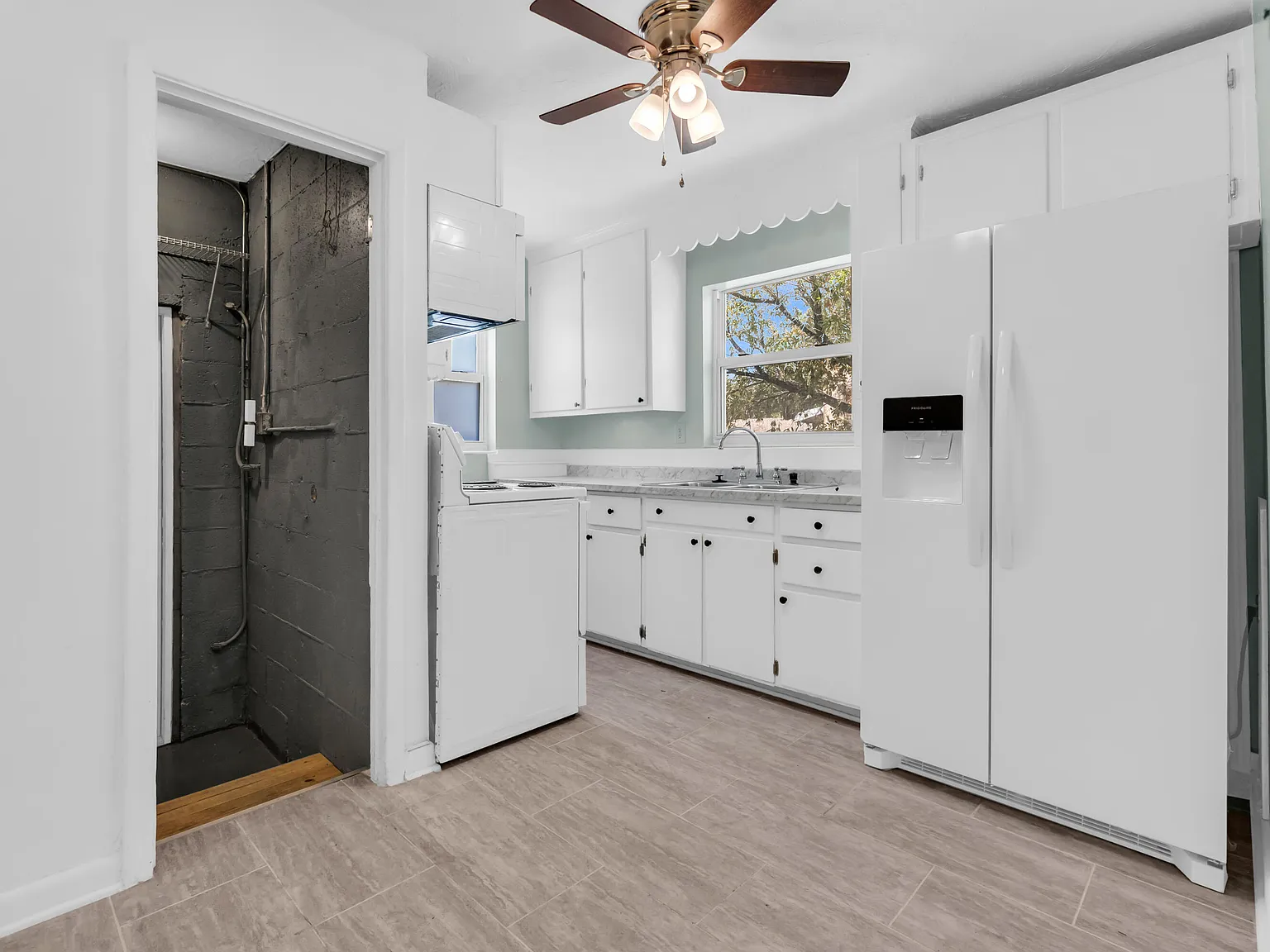 2 bed, 1.0 bath, 689 sqft, $2,250 — Photo 4