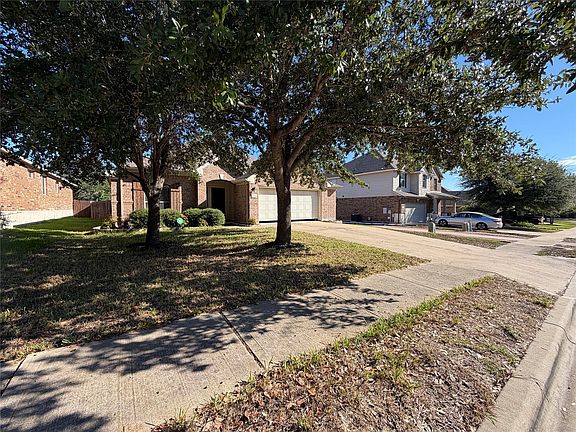 2nd image of 2316 Dovetail St