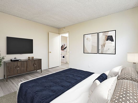 3rd image of 530 N Wilson Ave #8