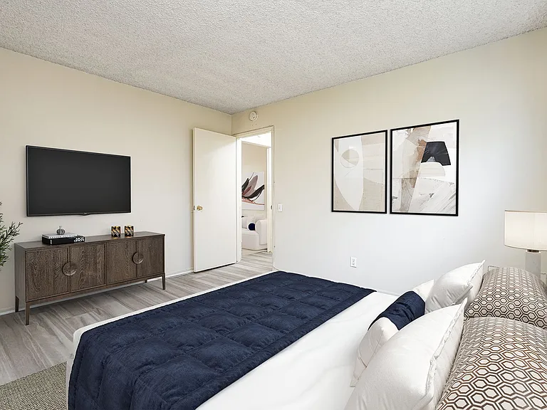 530 N Wilson Ave #15 — Photo 3
