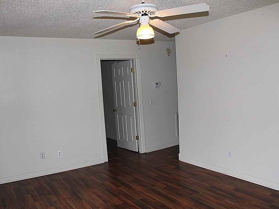 4th image of 210 Megan Dr