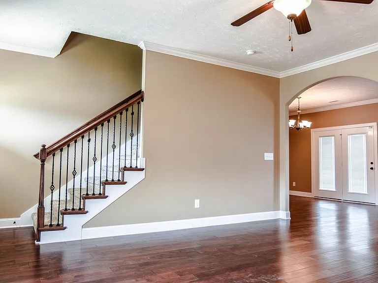 779 Sturdivant Dr — Photo 3