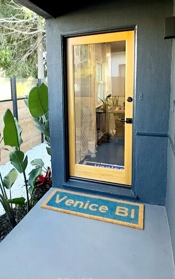 2353 Beach Ave — Photo 1