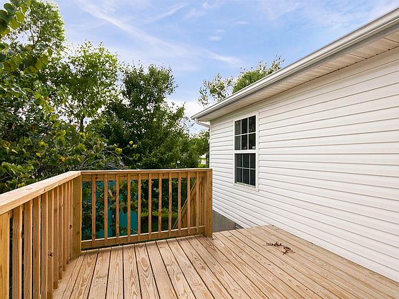 5th image of 512 Cedar Park Cir